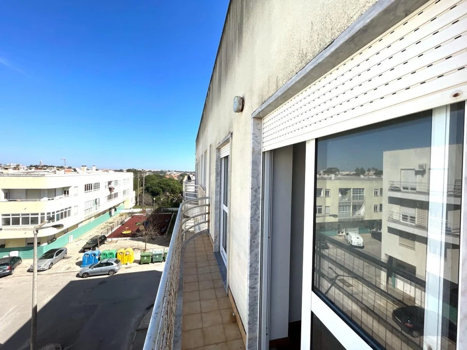 Apartamento T3 para Venda em Charneca de Caparica e Sobreda Foto 14