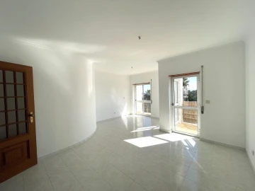 Apartamento T3 para Venda em Charneca de Caparica e Sobreda