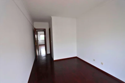 Apartamento T3 para Venda em Charneca de Caparica e Sobreda