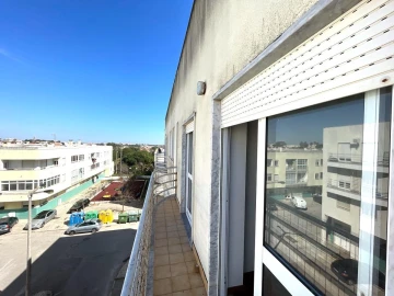 Apartamento T3 para Venda em Charneca de Caparica e Sobreda