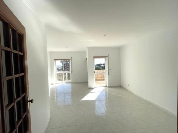 Apartamento T3 para Venda em Charneca de Caparica e Sobreda