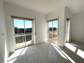 Apartamento T3 para Venda em Charneca de Caparica e Sobreda