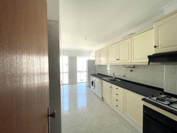 Apartamento T3 para Venda em Charneca de Caparica e Sobreda