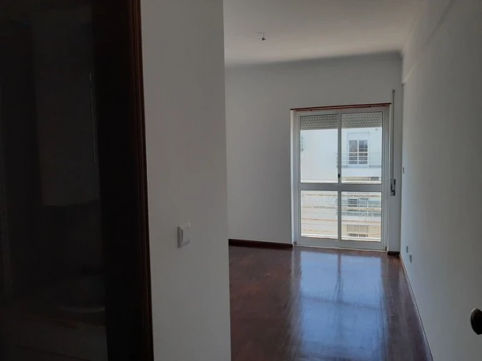 Apartamento T4 para Venda em Charneca de Caparica e Sobreda Foto 11