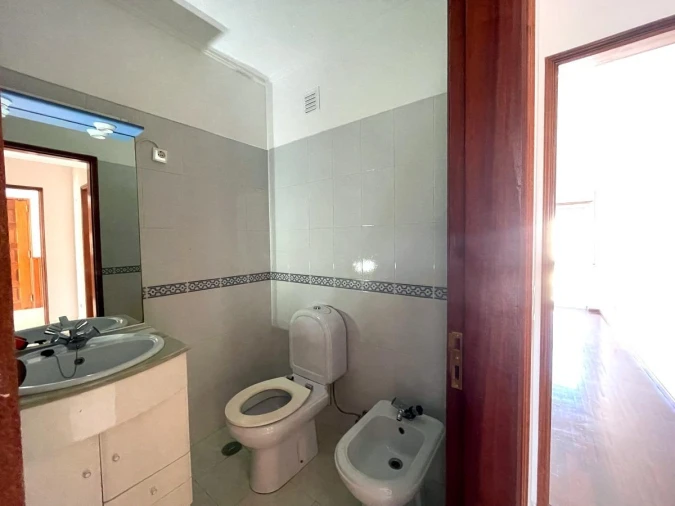 Apartamento T3 para Venda em Charneca de Caparica e Sobreda Foto 16
