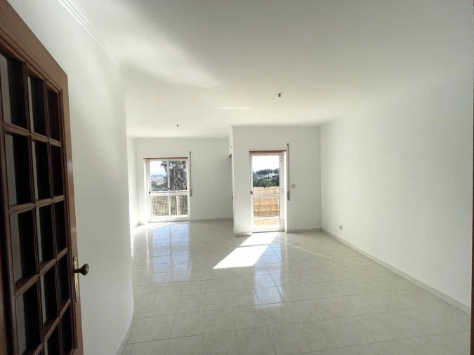 Apartamento T3 para Venda em Charneca de Caparica e Sobreda Foto 2