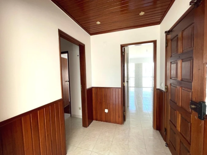 Apartamento T3 para Venda em Charneca de Caparica e Sobreda Foto 4