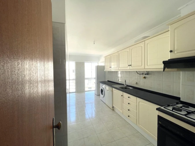 Apartamento T3 para Venda em Charneca de Caparica e Sobreda Foto 5