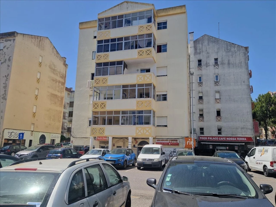 Apartamento T2 para Venda em Agualva e Mira-Sintra Foto 1