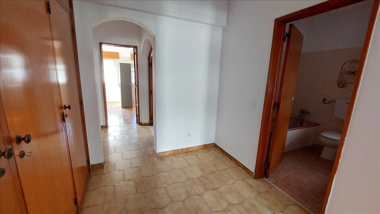 Apartamento T2 para Venda em Agualva e Mira-Sintra Foto 11