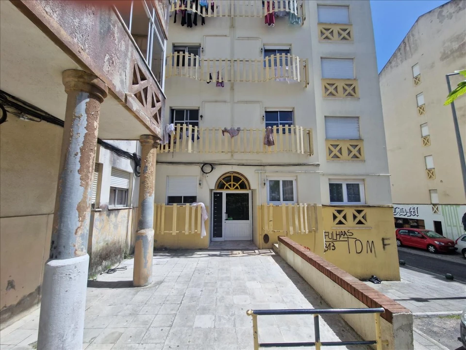 Apartamento T2 para Venda em Agualva e Mira-Sintra Foto 2