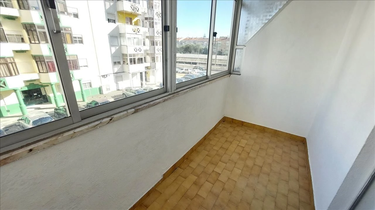 Apartamento T2 para Venda em Agualva e Mira-Sintra Foto 9