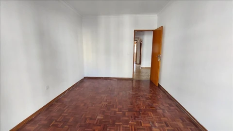 Apartamento T2 para Venda em Agualva e Mira-Sintra