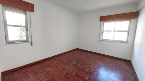 Apartamento T2 para Venda em Agualva e Mira-Sintra