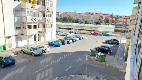 Apartamento T2 para Venda em Agualva e Mira-Sintra