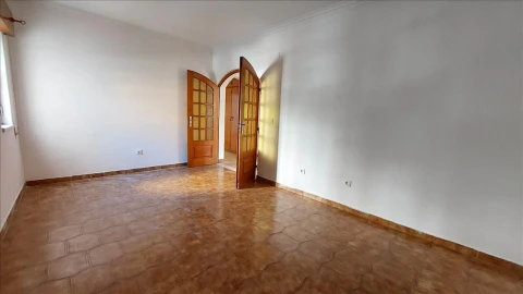 Apartamento T2 para Venda em Agualva e Mira-Sintra