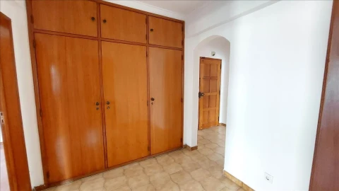 Apartamento T2 para Venda em Agualva e Mira-Sintra