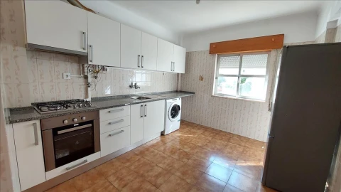 Apartamento T2 para Venda em Agualva e Mira-Sintra