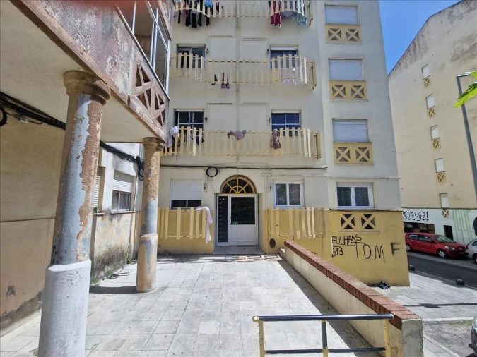 Apartamento T2 para Venda em Agualva e Mira-Sintra Foto 2