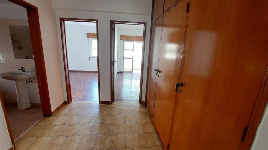 Apartamento T2 para Venda em Agualva e Mira-Sintra Foto 10