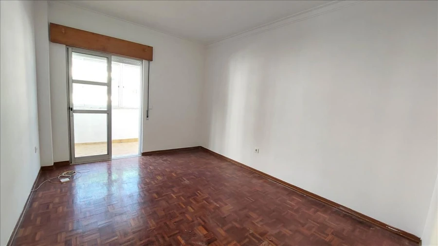 Apartamento T2 para Venda em Agualva e Mira-Sintra Foto 13