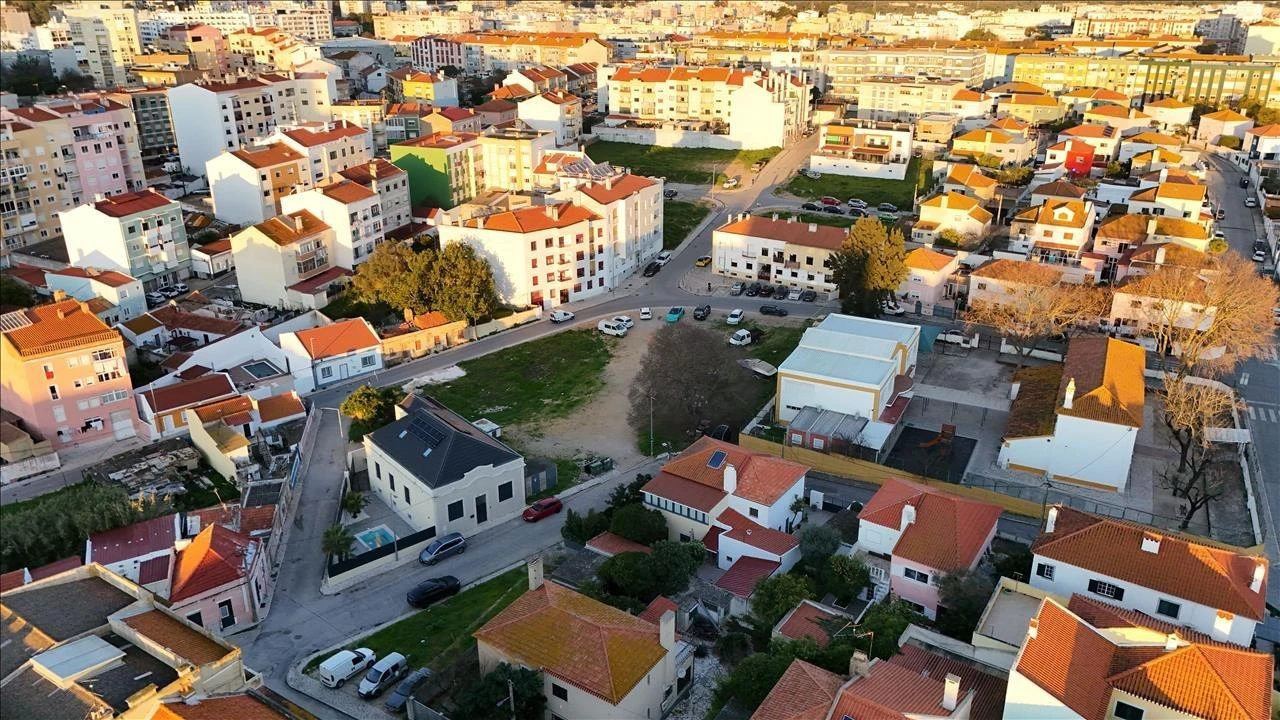 Terreno para Venda em Setubal (São Sebastião) Foto 1