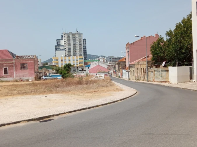 Terreno para Venda em Setubal (São Sebastião) Foto 1