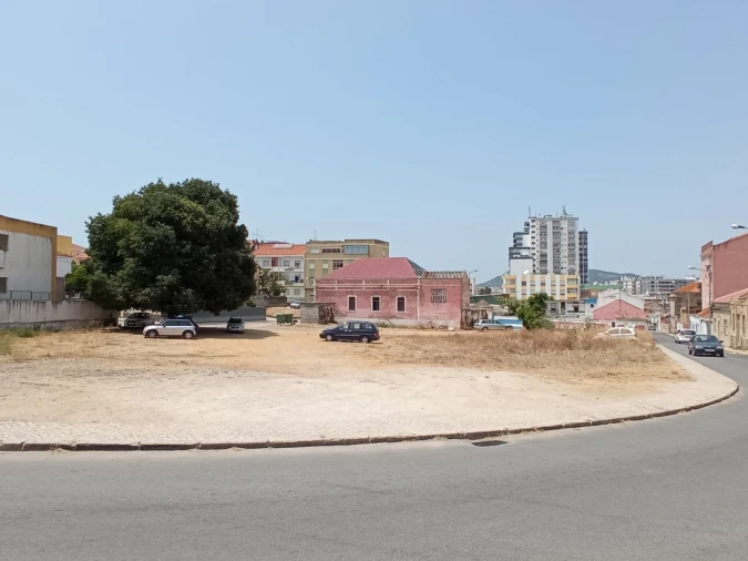 Terreno para Venda em Setubal (São Sebastião) Foto 2