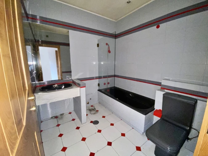 Apartamento T4 para Venda em Azurem Foto 18