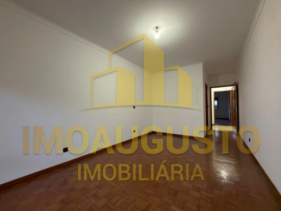 Moradia T3 para Venda em Guarda Foto 5