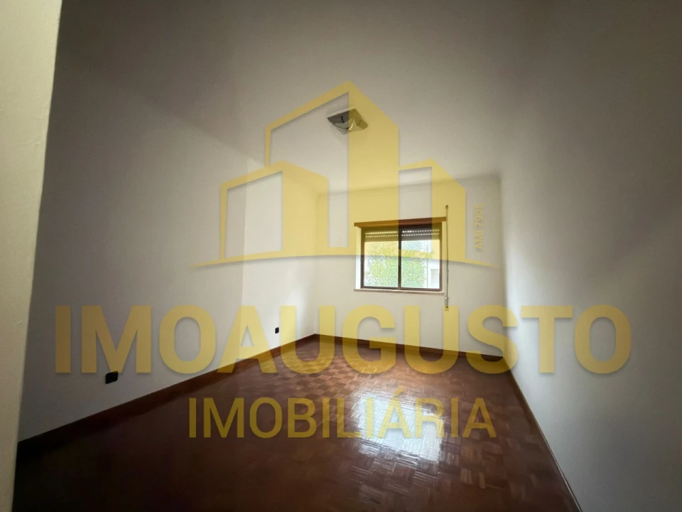 Moradia T3 para Venda em Guarda Foto 8