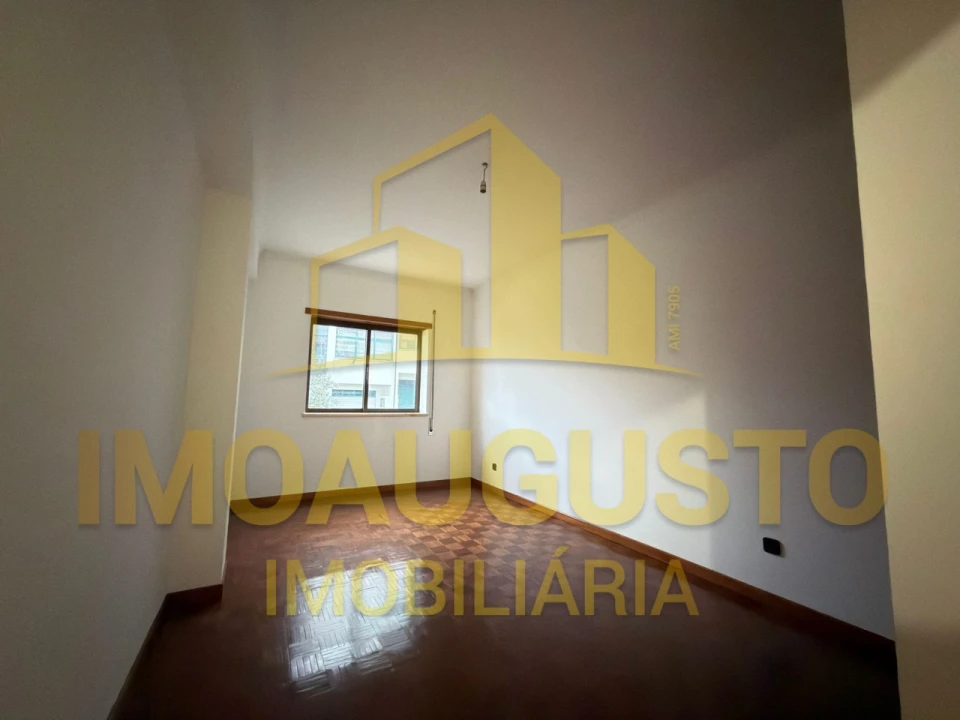 Moradia T3 para Venda em Guarda Foto 9