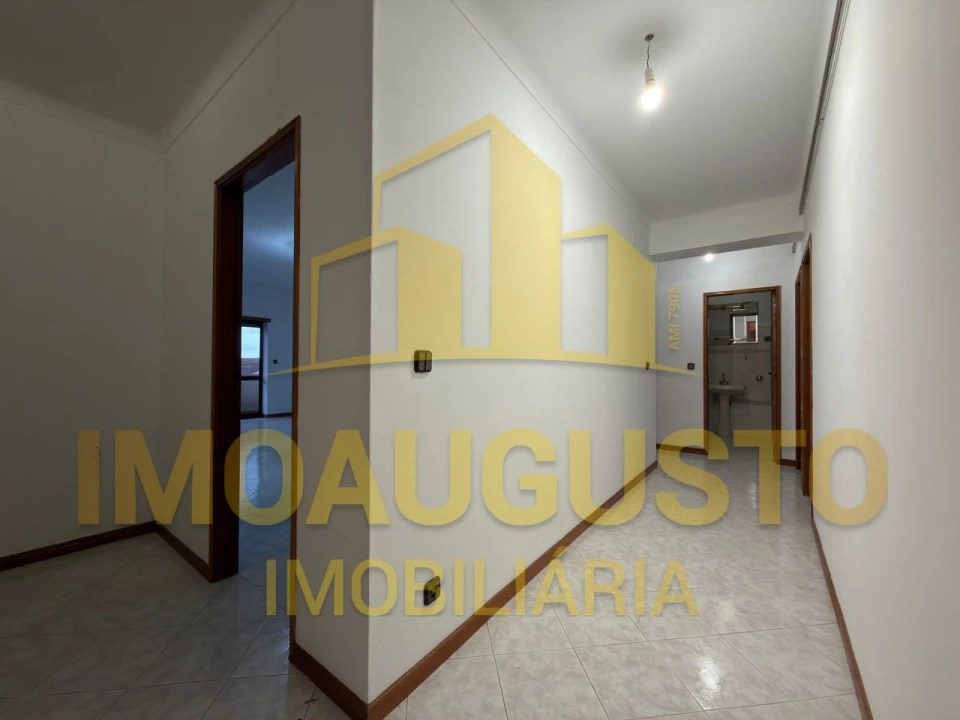 Moradia T3 para Venda em Guarda Foto 10