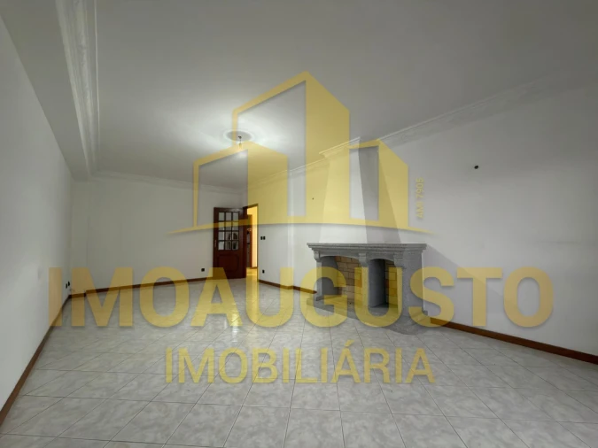 Moradia T3 para Venda em Guarda Foto 3