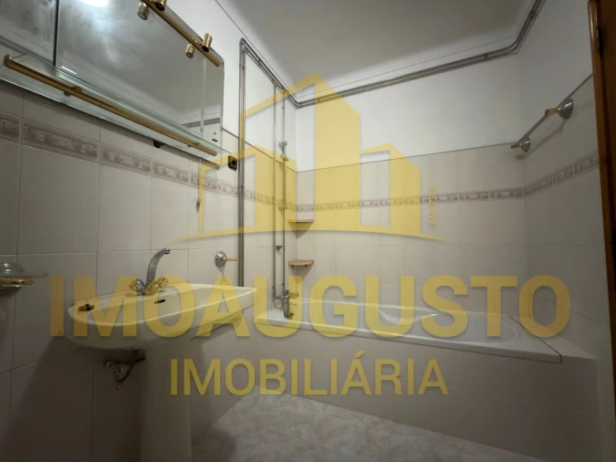 Moradia T3 para Venda em Guarda Foto 7