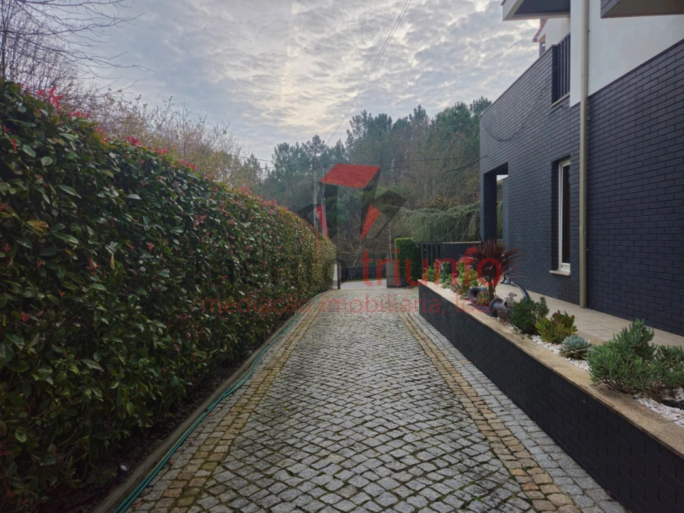 Moradia T3 para Venda em Manhente Foto 5