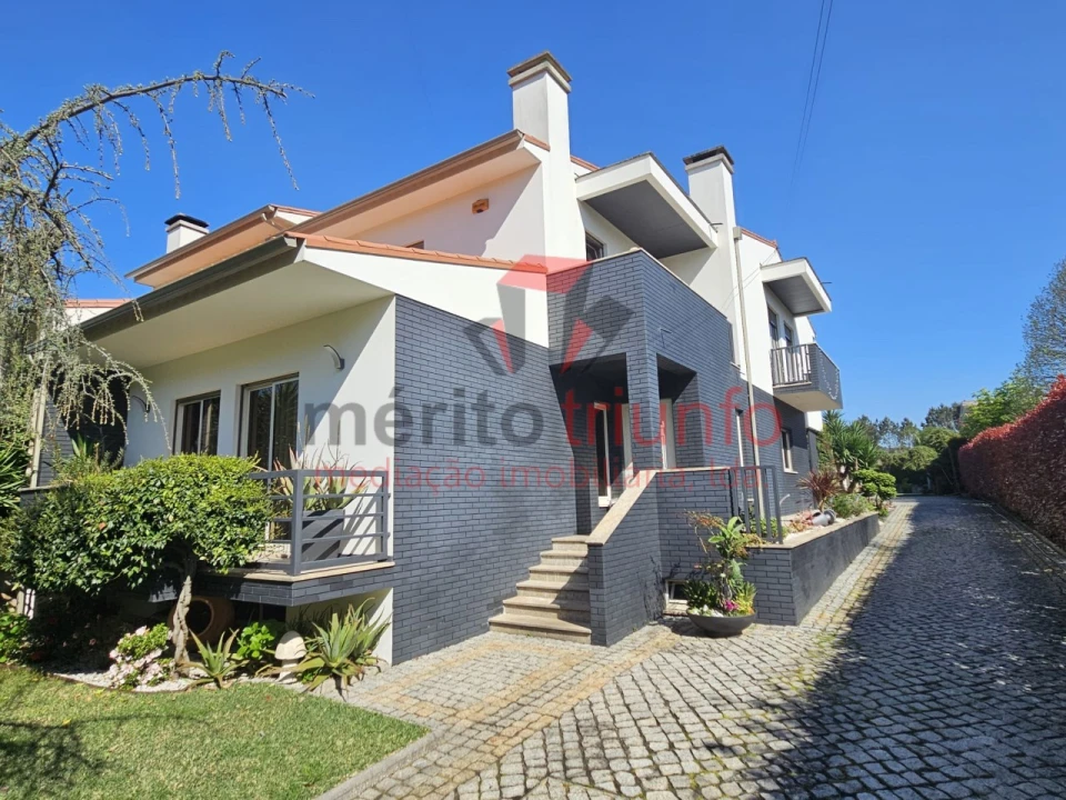 Moradia T3 para Venda em Manhente Foto 4