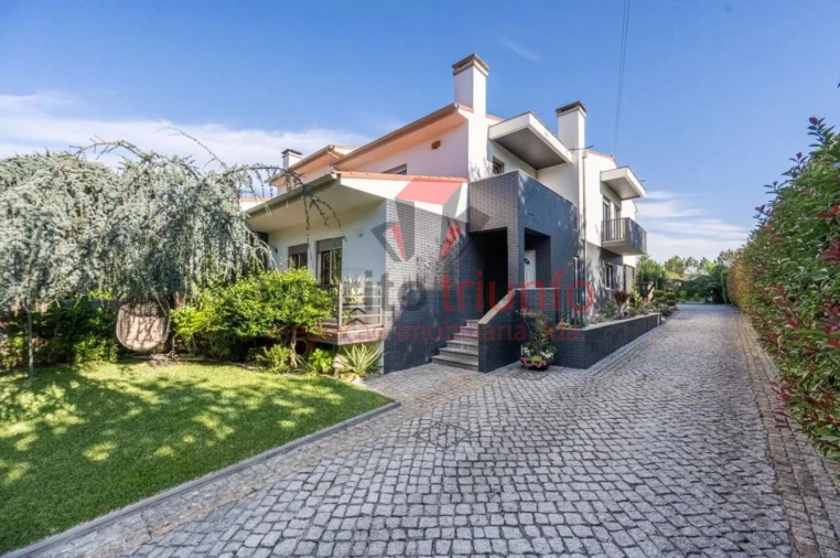 Moradia T3 para Venda em Manhente Foto 2