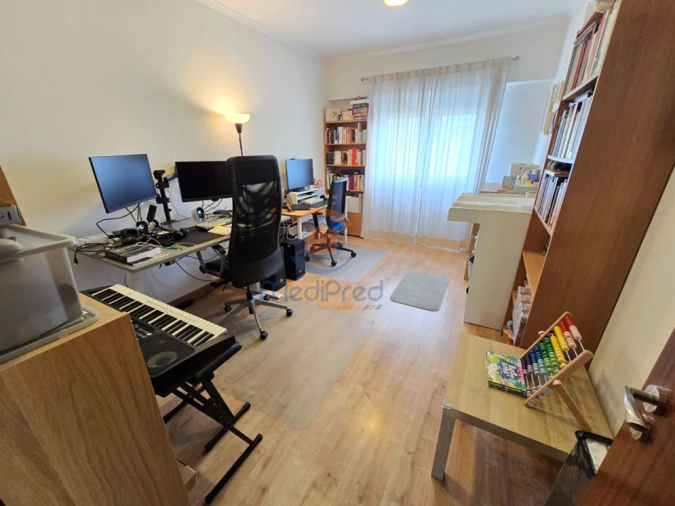 Apartamento T2 para Venda em Póvoa de Santo Adrião e Olival Basto Foto 14