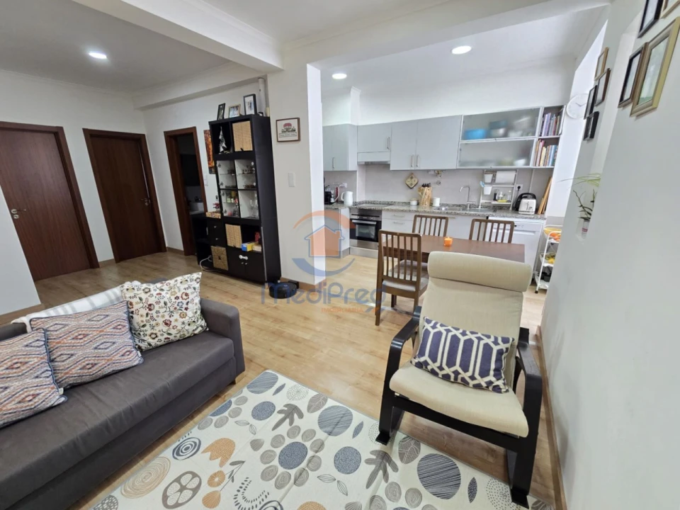 Apartamento T2 para Venda em Póvoa de Santo Adrião e Olival Basto Foto 1