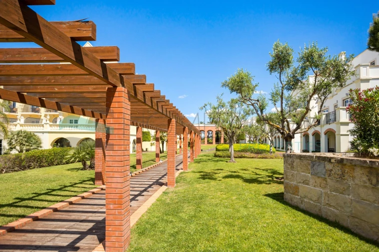 Apartamento T2 para Venda em Quarteira Foto 30