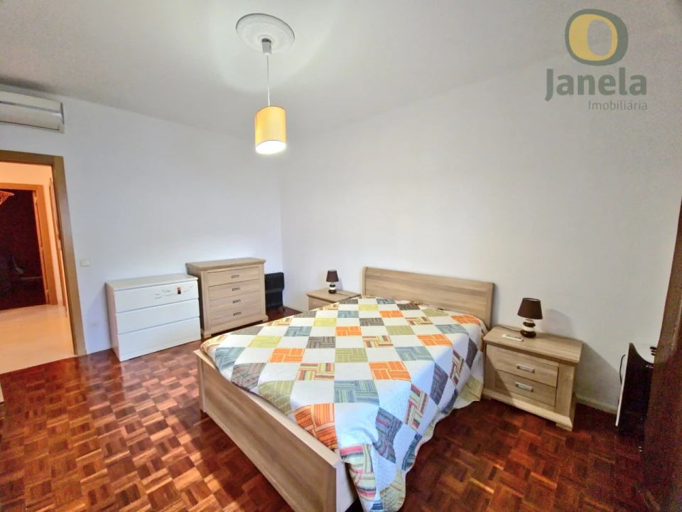 Moradia T3 para Venda em Quelfes Foto 16