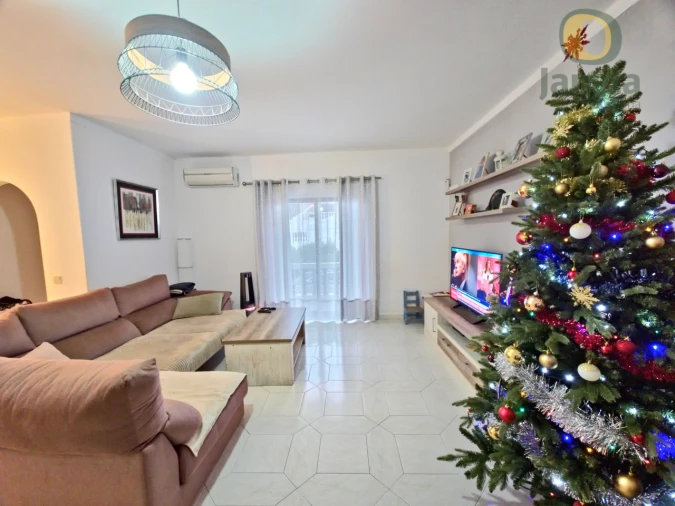 Moradia T3 para Venda em Quelfes Foto 5