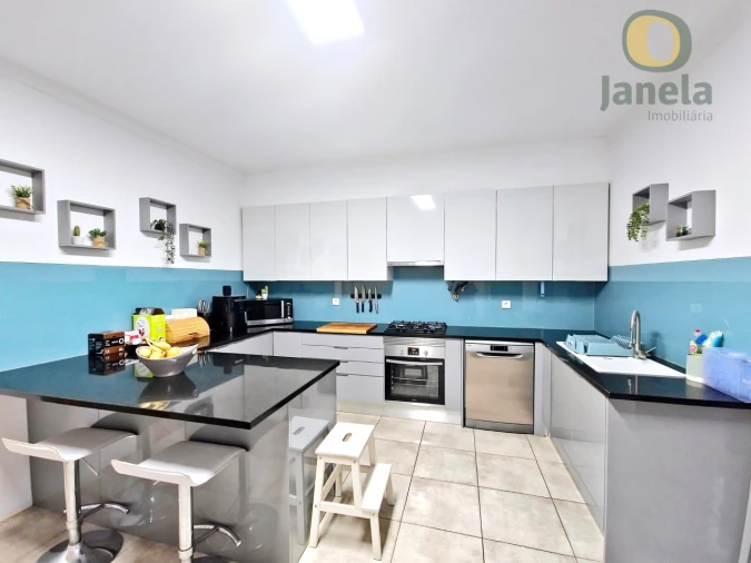 Moradia T3 para Venda em Quelfes Foto 9