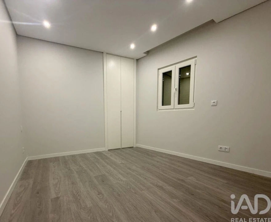 Apartamento T3 para Venda em Carcavelos e Parede Foto 13
