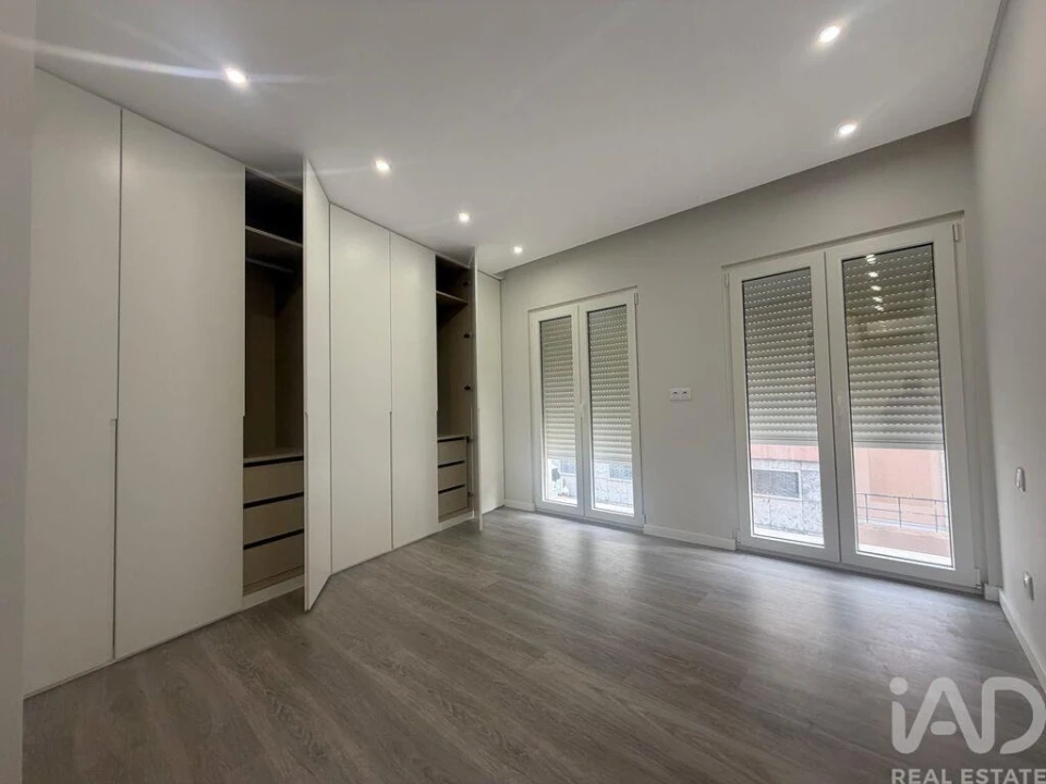 Apartamento T3 para Venda em Carcavelos e Parede Foto 7