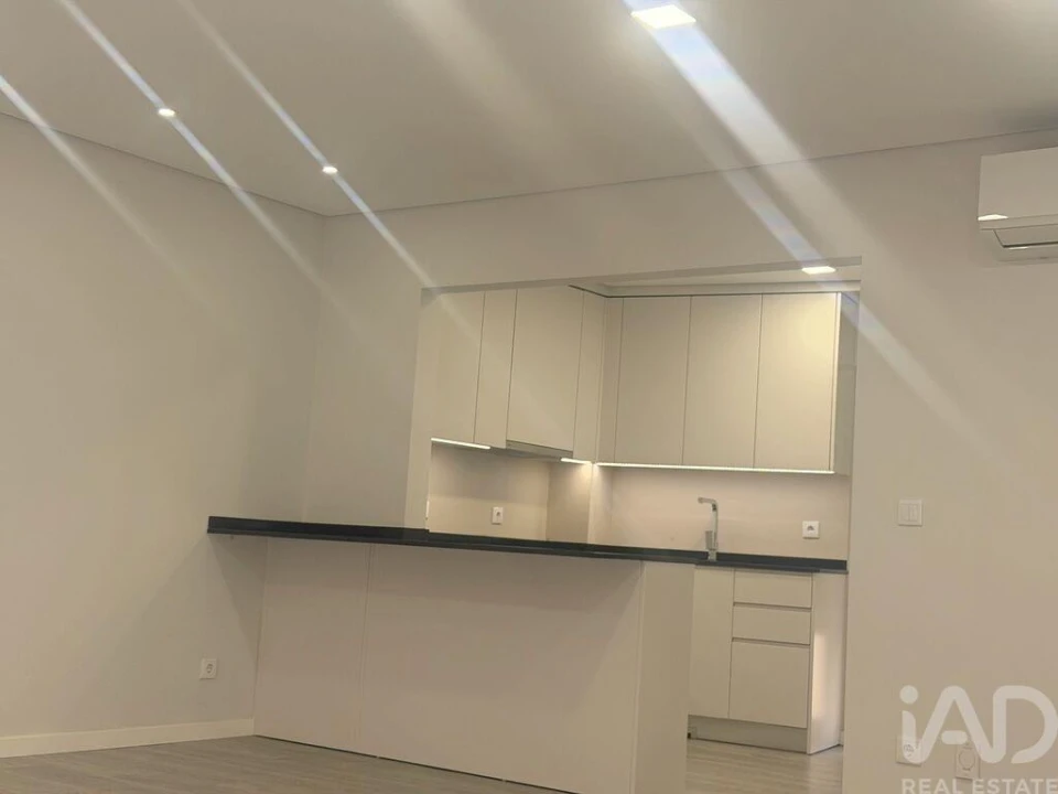 Apartamento T3 para Venda em Carcavelos e Parede Foto 5