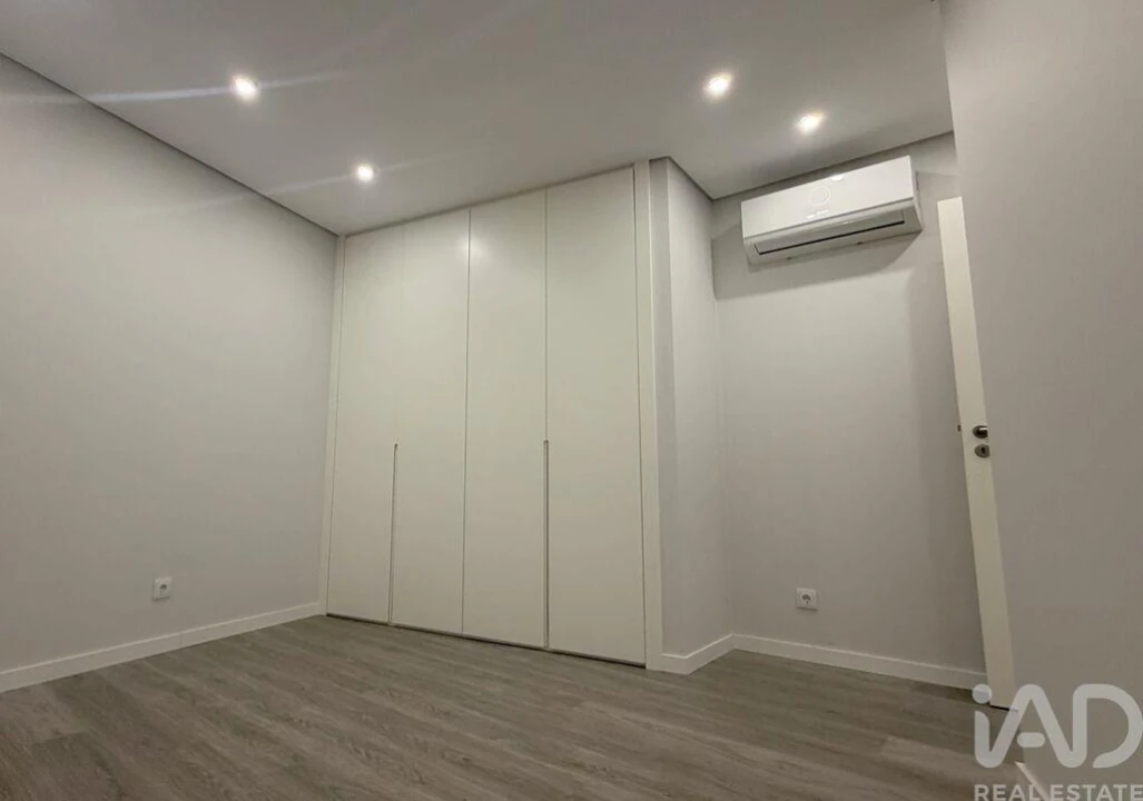 Apartamento T3 para Venda em Carcavelos e Parede Foto 16