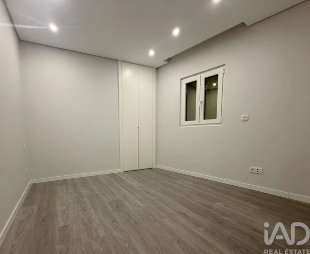 Apartamento T3 para Venda em Carcavelos e Parede Foto 13