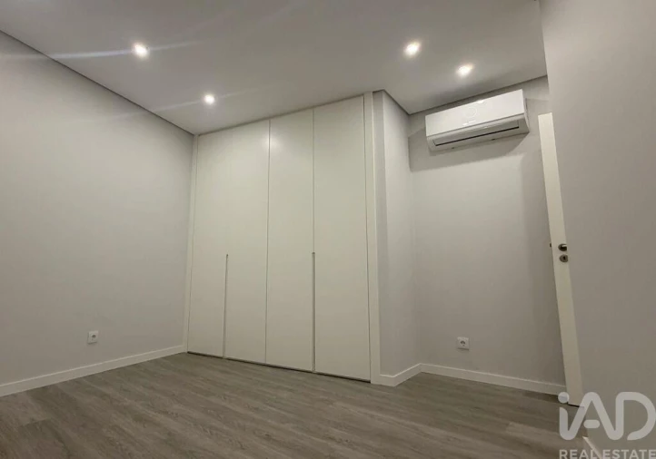 Apartamento T3 para Venda em Carcavelos e Parede Foto 16